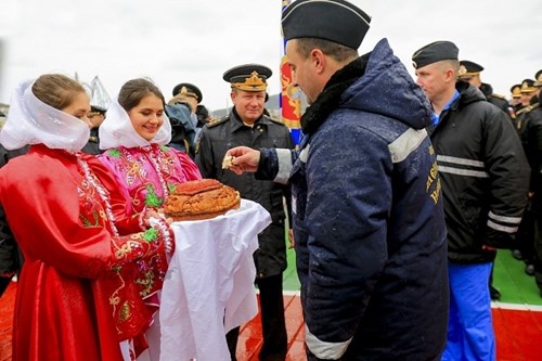 
Alexander Nevsky cùng với Vladimir Monomakh và Yury Dolgoruky thuộc tàu ngầm hạt nhân thuộc dự án 955 Borei được nhà máy Sevmash của Nga khởi đóng.

Tàu ngầm có chiều dài 170 mét, đường kính thân tàu 13,5m, tốc độ di chuyển dưới biển là 29 hải lý/giờ, có thể lặn sâu 450m, thủy thủ trên tàu khoảng 107 người. Trên tàu được trang bị 16 tên lửa Bulava và mang 6-10 đầu đạn hạt nhân siêu thanh.
