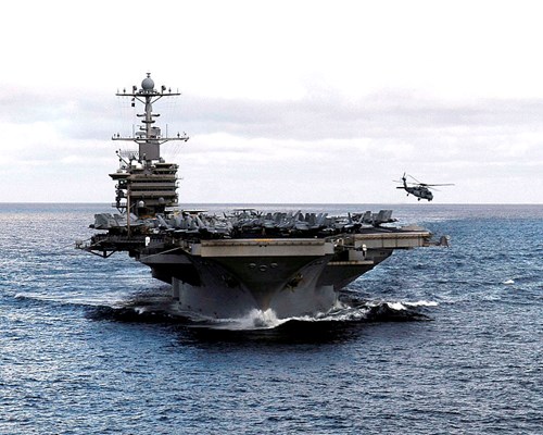 
Chi phí chế tạo hết 3,5 tỷ USD và tuổi đời dự kiến ​​khoảng 50 năm. USS John C Stennis có thể cho hai máy bay chiến đấu cất cánh cùng một lúc vào bất cứ thời điểm nào từ boong tàu.

Nó cũng được coi là anh cả trong đội tàu sân bay thiện chiến của Mỹ gồm 11 chiếc hiện đang hoạt động rất hiệu quả.
