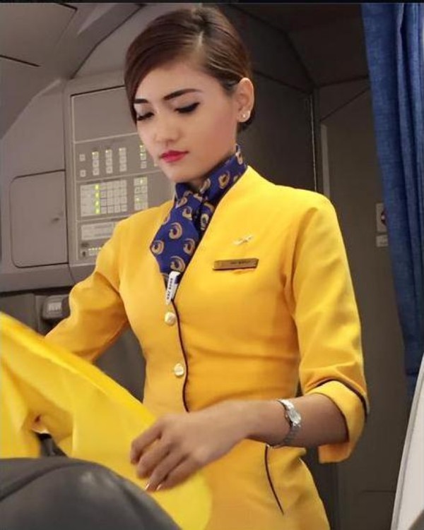 Nữ tiếp viên hàng không Myanmar xinh đẹp khiến dân tình Việt xôn xao