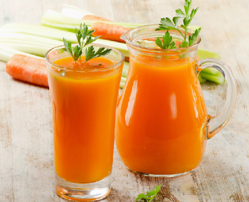 
Uống nước cà rốt thường xuyên được cho rằng có khả năng cải thiện sức khỏe của gan giúp đào thải các chất độc ra khỏi cơ thể.  
