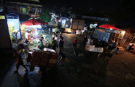 Anh: Khu cho thu vi nhat the gioi o Ha Noi sap bi “khai tu”