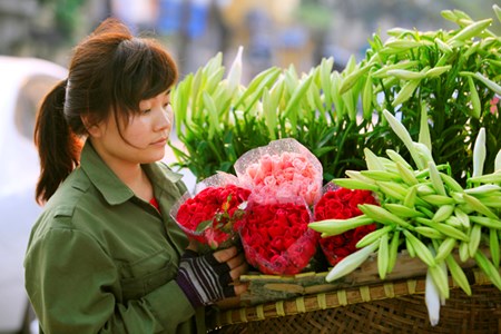 Nu sinh Du lich sang giang duong chieu ban hoa