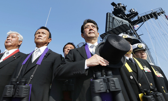 Thủ tướng Nhật Bản Shinzo Abe đang theo đuổi học thuyết phòng vệ tập thể với các đồng minh bao gồm Ấn Độ, Hàn Quốc, Australia, Pháp và Mỹ, nhằm tăng cường vai trò quân sự trong an ninh khu vực.