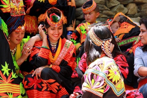 Người Kalasha được mệnh danh là bộ tộc hạnh phúc nhất thế giới