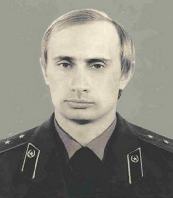 Tổng thống Nga Putin khi còn là sĩ quan KGB. Ảnh Business Insider