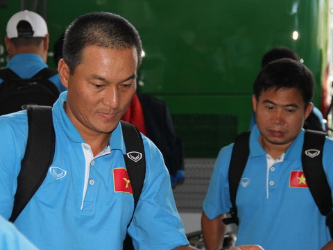 HLV Miura sang Bangkok từ trưa qua nên trợ lý HLV Ngô Quang Sang đi cùng đội tuyển chuyến này