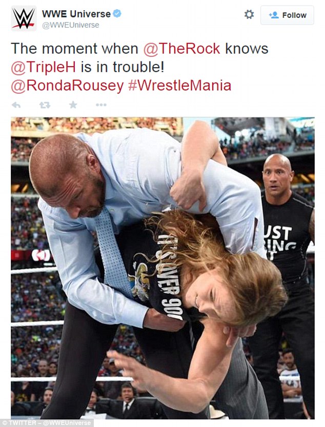 Ronda Rousey gánh đô vật Triple H qua vai trong tích tắc