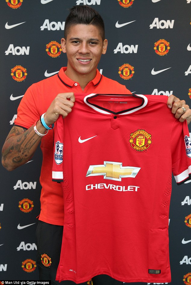 Trai hư Marcos Rojo gia nhập Man United vào năm ngoái với giá 16 triệu bảng, hưởng lương 200.000 bảng/tuần