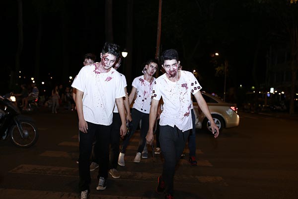 Hình ảnh zombie của Harry Lu là hoạt động mở đầu cho sự kiện Zombie Park 2015 diễn ra vào ngày 15/8 sắp tới tại khu vực Hồ Bán Nguyệt (Q.7).