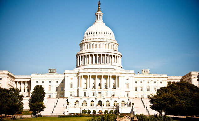 
Điện Capitol (trụ sở Quốc hội Mỹ) nằm ở góc đường số 1 và đường East Capitol.
