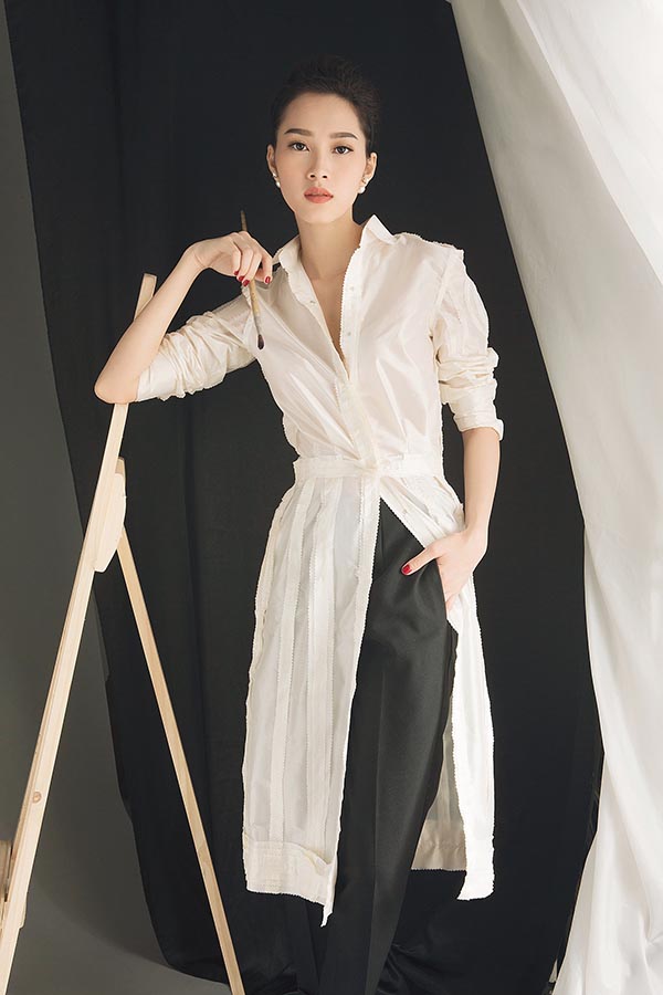 Với tông màu trắng, đen và nude, những thiết kế sang trọng mới nhất của NTK Lâm Gia Khang đã tôn vinh thêm sự gợi cảm cho Đặng Thu Thảo.
