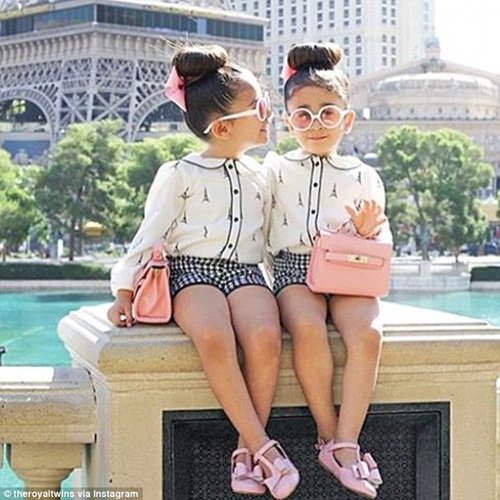 Cặp đôi này được gọi là The Royal Twins - Cặp sinh đôi hoàng gia trên Instagram.