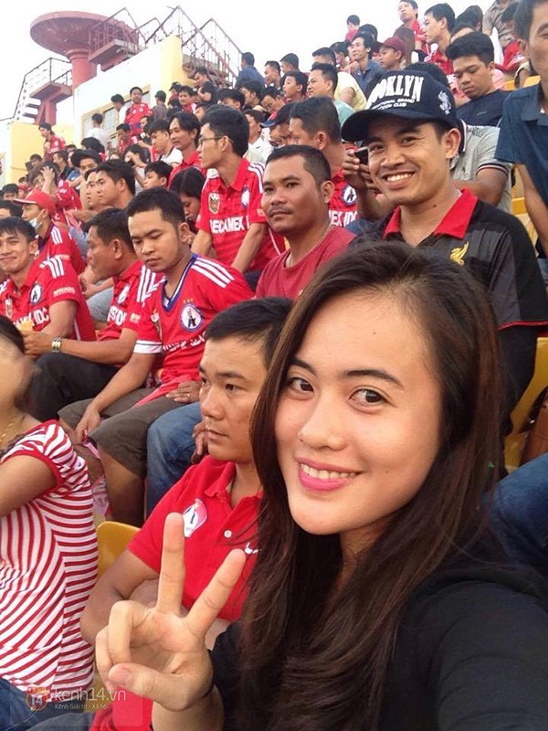 Cô gái sinh năm 1992 thường xuyên đến sân Gò Đậu để cổ vũ cho đội bóng đất Thủ. Trương Yến cũng đã xin gia nhập vào Hội CĐV bóng đá Bình Dương