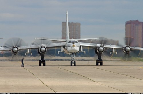 
Máy bay Тu-95МSM là kết quả của quá trình hiện đại hóa máy bay ném bom chiến lược tầm xa Tu-95MS, bắt đầu từ năm 2013. Hiện Tu-95MSM có thể mang theo 8 tên lửa Kh-101.
