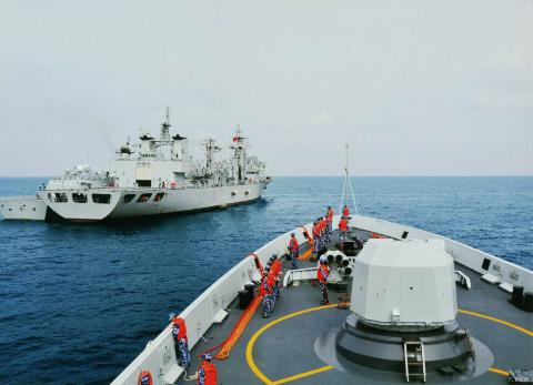 Vị chuyên gia Nga còn nhận xét, tiềm lực khoa học kỹ thuật của của ngành công nghiệp đóng tàu (cả quân sự và dân sự) của Trung Quốc đang phát triển rất nhanh, hiện nước này đang nỗ lực phát triển một thế hệ trang bị tiên tiến để “làm mới” các hạm đội hải quân.