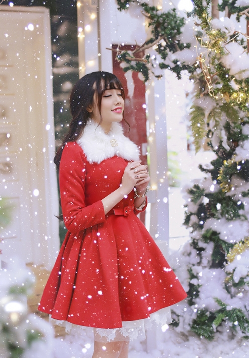 Không gì tuyệt vời hơn khi được cùng chiêm ngưỡng những bức ảnh đẹp nhất của những cô gái trong trang phục Noel lung linh, rực rỡ. Chắc chắn những hình ảnh này sẽ giúp bạn cảm nhận được hạnh phúc và niềm vui trong mùa giáng sinh này.
