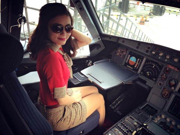 Với ước mơ được bay trên bầu trời và được đặt chân đến các nước để tìm hiểu về nền văn hóa văn minh thế giới nên Nguyễn Thị Bảo Yến, cô gái sinh năm 1989 đã quyết định đến với nghề tiếp viên hàng không.