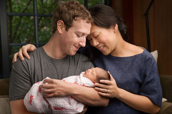 
Sau nhiều lần mòn mỏi vì vợ bị sảy thai, cuối cùng thì ông chủ của facebook cũng đã có thể làm bố.
