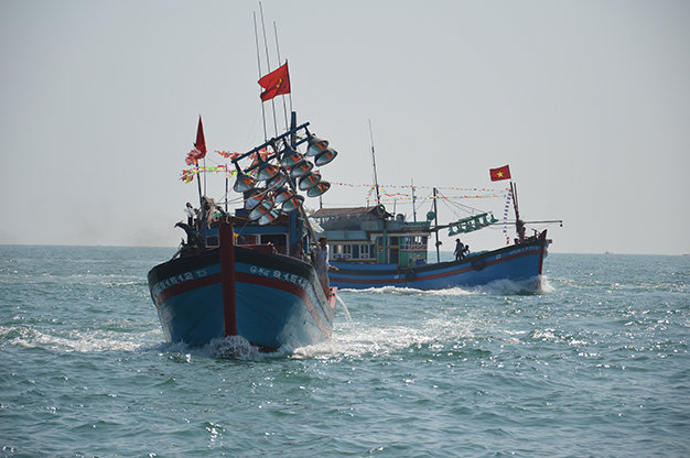 Tàu thuyền của ngư dân Bình Châu đang cấp tốc về đất liền trú bão - Ảnh: Trần Mai