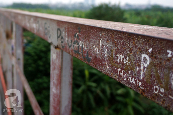 
Tỏ tình với mẹ bằng cách viết trên cầu Long Biên liệu có phải cách hiệu quả?
