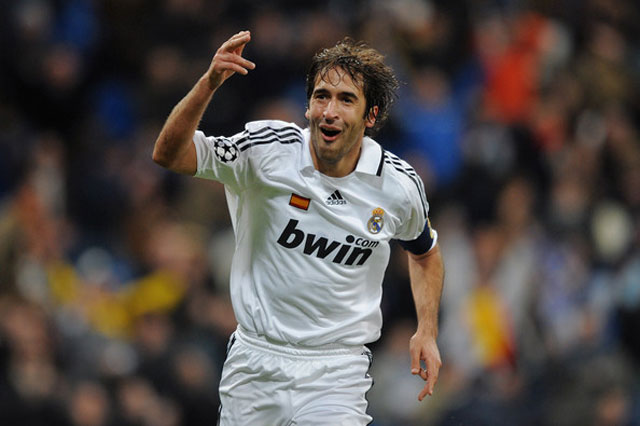 6. Raul Gonzalez (Real Madrid, 741 trận).