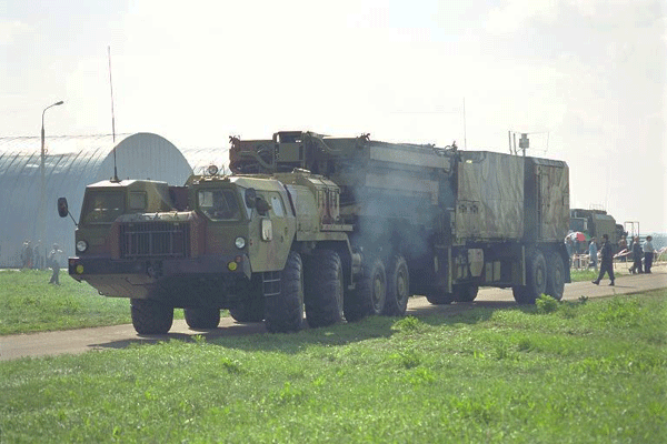 Radar 64N6E ở trạng thái hành quân.