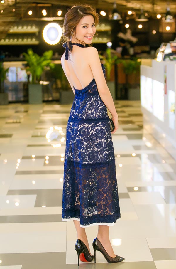 
Trong lần xuất hiện này, Diễm My khoe vẻ ngoài thanh lịch trong bộ trang phục của nhà thiết kế Lâm Gia Khang.​
