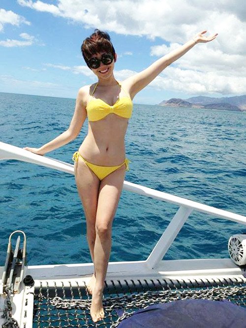 
Tóc Tiên đốt cháy mọi ánh nhìn với bộ bikini vàng tươi khoe thân hình lý tưởng căng tràn, hấp dẫn trên du thuyền sang trọng.
