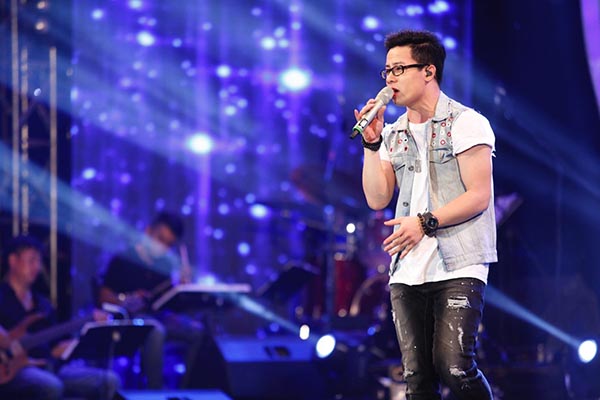 Tuy nhiên, khi thí sinh Sỹ Tuệ biểu diễn ca khúc Gọi mưa trước bộ ba giám khảo, mọi ánh mắt đều dồn về phía Văn Mai Hương. 