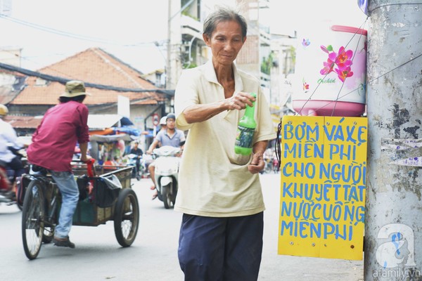 Những tấm biển đọc là thấy ấm lòng trên đường phố Sài Gòn