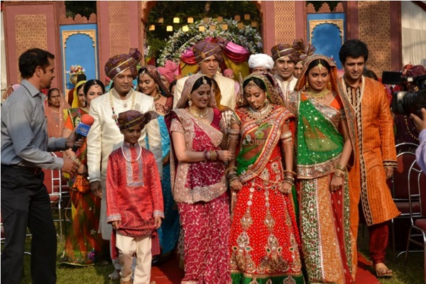 
Lễ cưới ở Ấn Độ thường rất coi trọng trang sức bằng vàng
