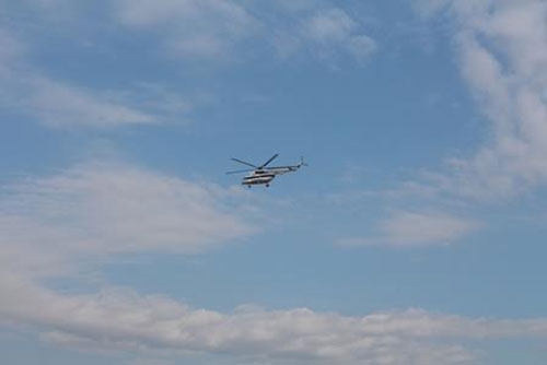 
Đại tá Phan Đăng Thạnh, Chính ủy Trung đoàn cho biết, năm 2014, Trường Sĩ quan Không quân mở lại lớp đào tạo phi công lái trực thăng Mi-8 sau 29 năm gián đoạn. Đây cũng là khóa đầu tiên Trung đoàn 910 thả bay đơn thành công cho 4 học viên.
