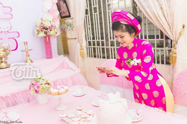 Đám hỏi ‘Hello Kitty’ siêu dễ thương của cặp đôi 8x