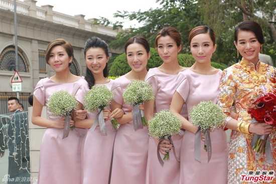 
Dàn dâu phụ của Hồ Hạnh Nhi là những gương mặt quen thuộc của TVB như Huỳnh Trí Văn, Hồ Định Hân, Diêu Tử Linh và Lý Thi Hoa.
