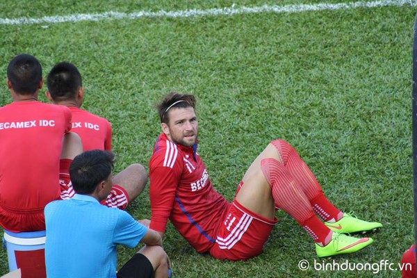 
Gia nhập CLB Bình Dương ở giai đoạn lượt về V.League 2015, Marko Simic đã kịp để lại dấu ấn bằng 4 bàn thắng và có những đóng góp khá quan trọng trong cú đúp danh hiệu của “Chelsea Việt Nam”.
