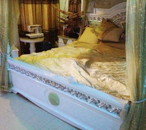 
Chiếc giường bằng gỗ sưa giá nửa tỷ của Tàng Keangnam nằm trong số những chiếc giường đắt nhất Việt Nam
