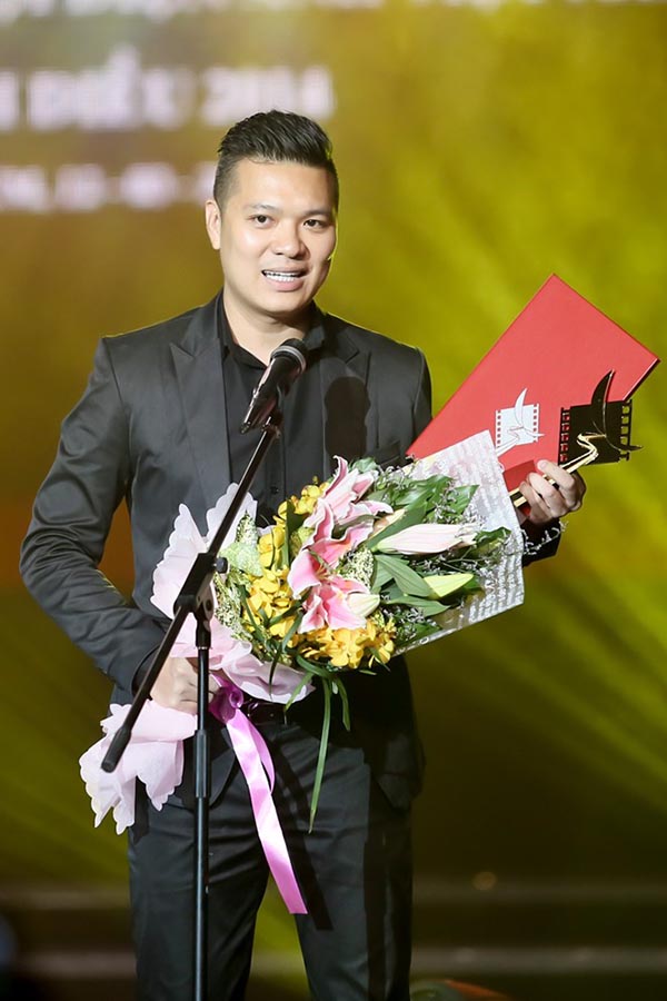 Vừa qua, Cường Ngô cũng vinh dự nhận giải thưởng Đạo diễn xuất sắc nhất thể loại phim truyện điện ảnh tại giải thưởng Cánh Diều 2014.