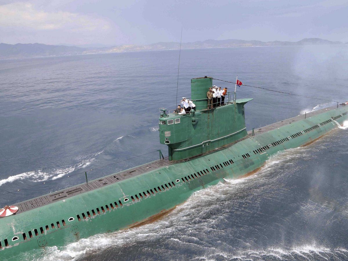 Bên cạnh đó, mặc dù cũ kỹ và vẫn còn thô sơ nhưng lực lượng tàu ngầm Triều Tiên là một trong những lực lượng tàu ngầm lớn nhất thế giới.