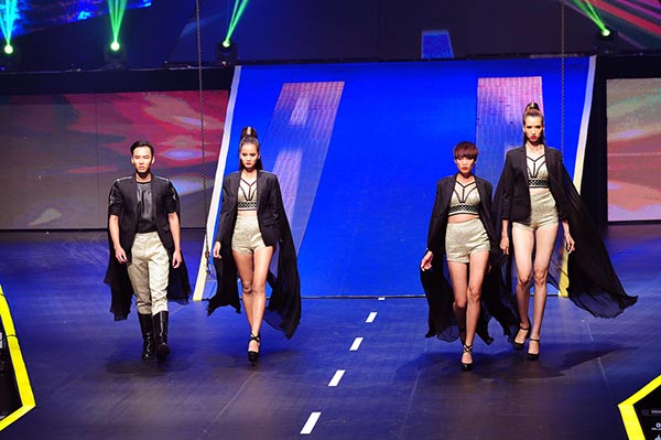 Phần thi catwalk của Top 4.