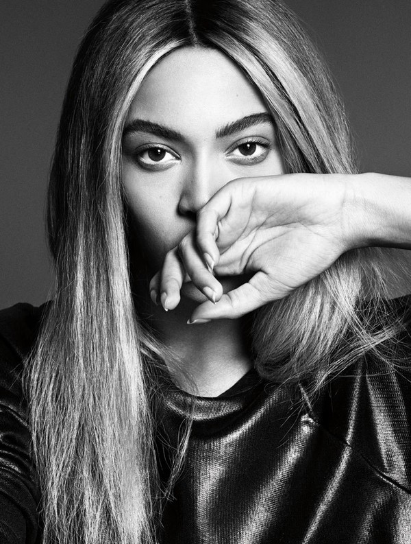 Nói đến nghệ sỹ có khí chất đặc biệt, sao chúng ta có thể bỏ qua nữ hoàng sân khấu Beyonce Knowles. Là một ca sỹ có giọng hát nội lực, thân hình săn chắc không kém cạnh đấng mày râu do quá trình luyện tập gian khổ, Beyonce đạt được những thành quả xứng đáng do bản thân bỏ công sức ra thực hiện. Nữ ca sỹ luôn được các chuyên gia đầu ngành xếp hạng 1 nếu nói về khả năng trình diễn trên sân khấu, không chỉ bởi khả năng diễn cực sung mà còn bởi biểu cảm toát ra hào quang hiếm thấy của cô mỗi lần biểu diễn