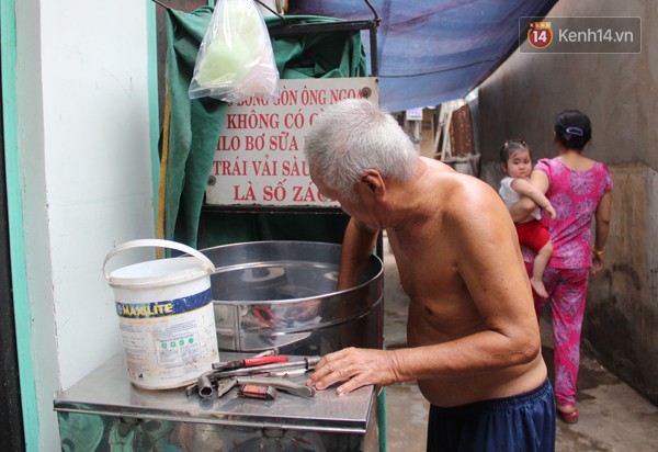 Một ngày ông ngoại vệ sinh máy 2 lần, trước khi đi bán và sau khi bán về. Ông cho biết: Ông ngoại bán kẹo làm từ đường, nhưng ông dám khẳng định đường cát là loại bẩn nhất, không tự nhiên mà đường trắng như vậy, với đường có tính ngọt nên côn trùng rất thích, vậy sao đường có thể sạch được. Vì thế ông ngoại chế ra một máy lọc cạnh bộ phận đốt nóng, và phải vệ sinh thường xuyên để học trò ăn mới đảm bảo sức khỏe.