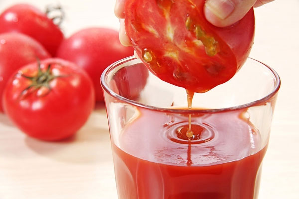 
Bên cạnh đó, khi bạn uống thuốc chống đông máu, vitamin K chứa trong cà chua sẽ tác động đến hiệu quả của loại thuốc này, không tốt cho người bệnh.
