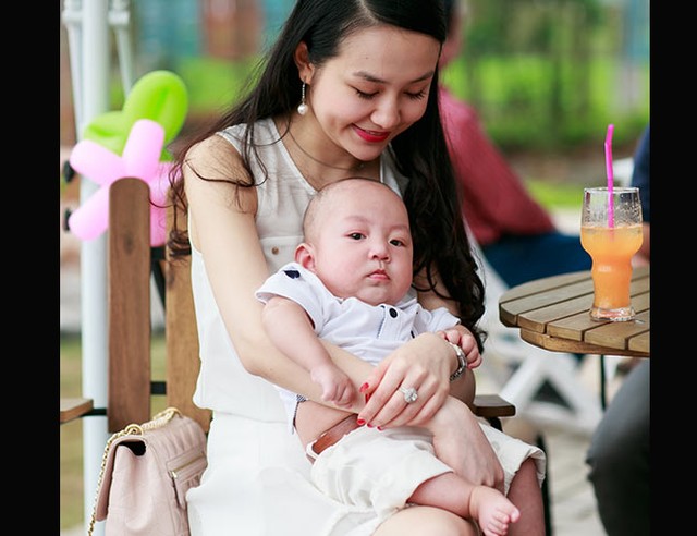 
Và càng viên mãn hơn khi hai vợ chồng có bé Su hào
