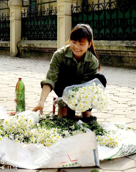 Nu sinh Du lich sang giang duong chieu ban hoa