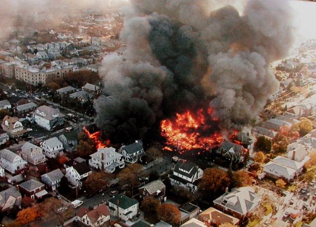 Ngày 12/11/2001, chiếc Airbus A300-600 lộ trình từ New York tới Santo Domingo đã gặp tai nạn ngay sau khi cất cánh và rơi xuống khu dân cư gần đó, gây ra một vụ nổ lớn khiến 265 người tử nạn.