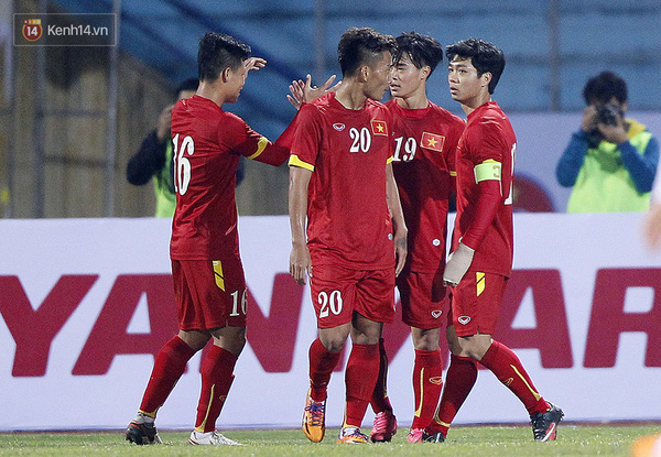
Sau khi bị đối phương sớm dẫn bàn trong hiệp 1, cũng từ pha chuyền bóng của Công Phượng mà Mạnh Hùng đã đánh đầu gỡ hòa cho U23 VN.

 

 

Vì sao U23 Việt Nam phải luyện công “tập lạnh, đá nóng”?
