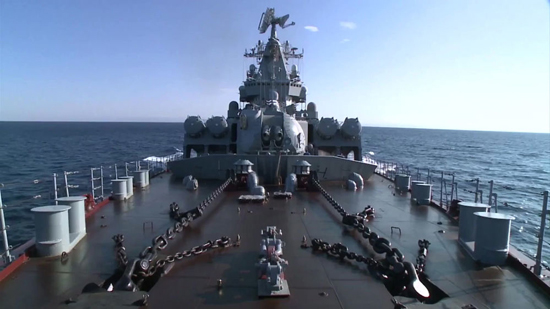 
Tuần dương hạm Moskva cập cảng Latakia.

