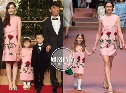 
Vợ của nam diễn viên Vương Bảo Cương - Mã Dung và con gái Vương Tử San diện mẫu thiết kế đôi của DOLCE & GABBANA.
