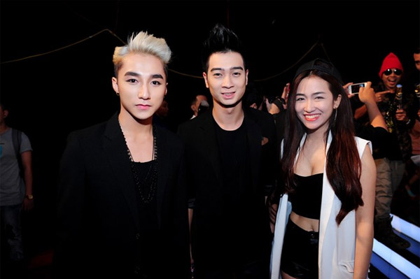 Từ trái qua phải Sơn Tùng, DJ SlimV, DJ Trang Moon