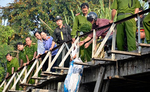 Thực nghiệm vụ giết người bỏ xác vào bao ở miền Tây